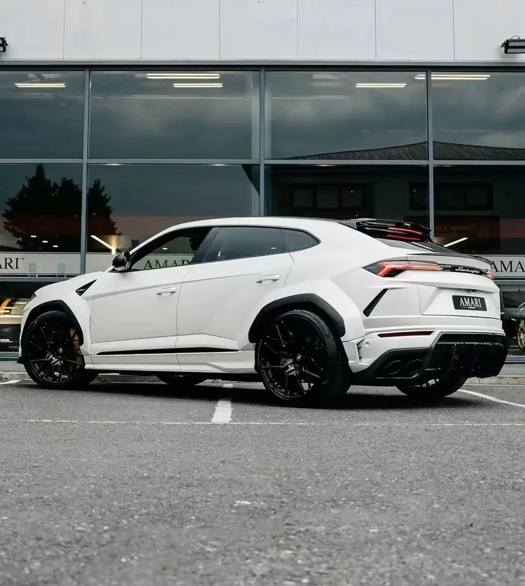 1016 Style Wide Body Kit for Lamborghini urus Carbon fiber body kit