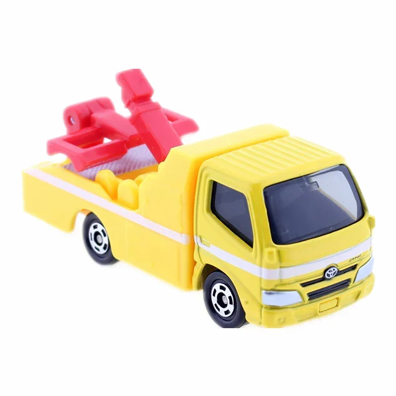 TAKARA TOMY Tomica Diecast No.5 Toyota Dyna Towing Vehicle Die-casting