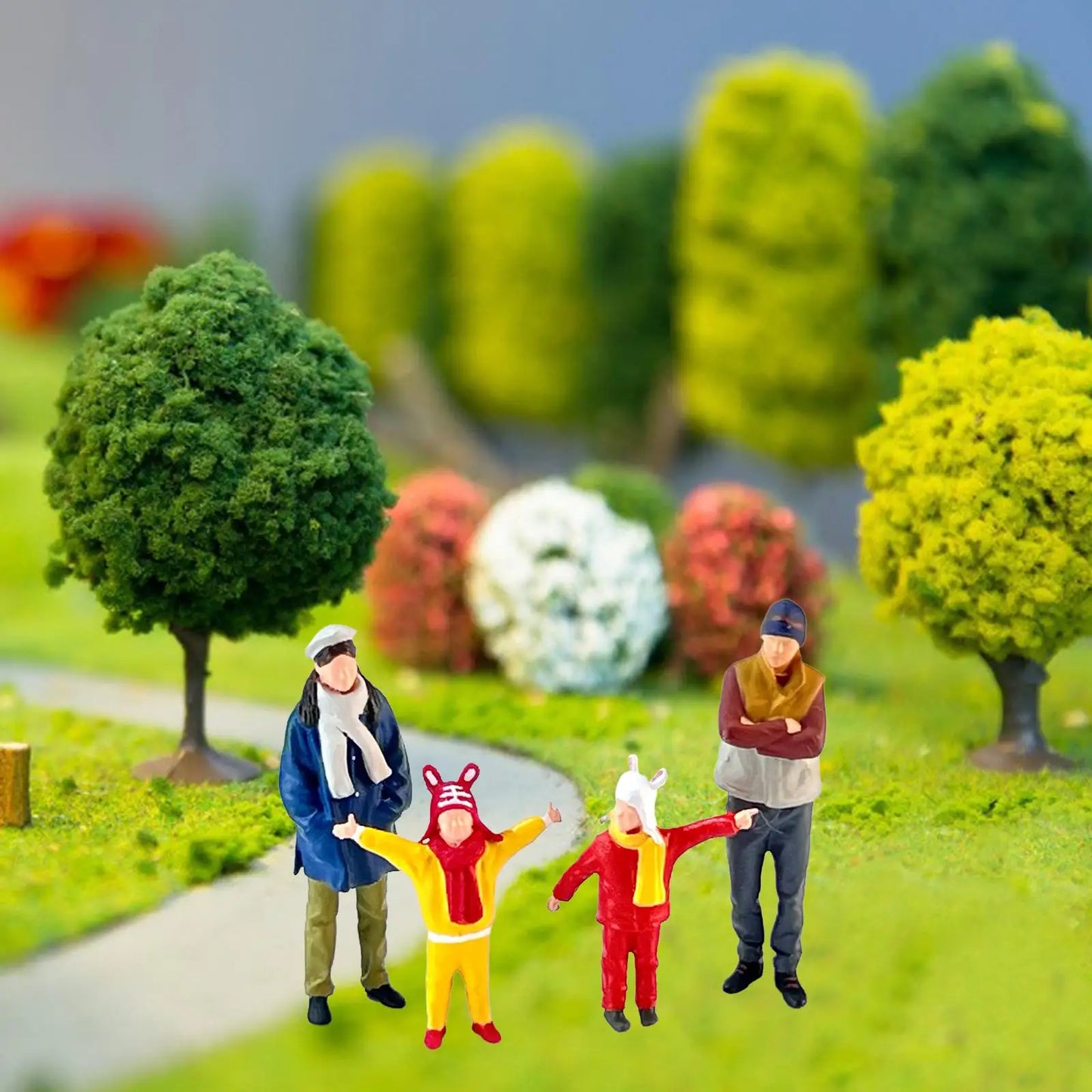 4Pcs 1/64 People Figures Micro Landscape A Family of Four Miniature