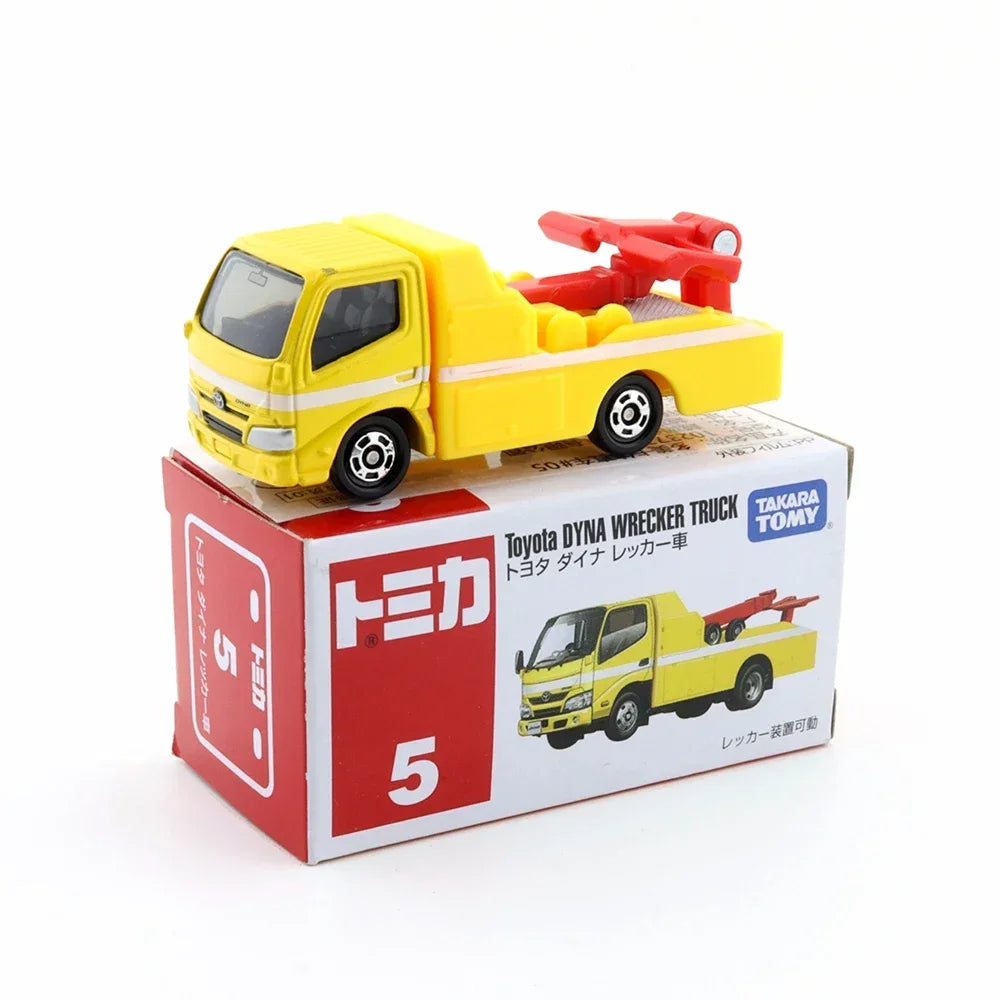 TAKARA TOMY Tomica Diecast No.5 Toyota Dyna Towing Vehicle Die-casting