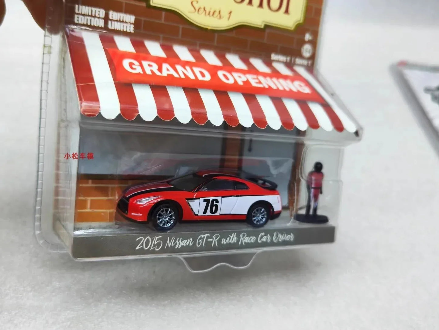 1:64 2015 Nissan GT-R With Rac Car Driver Diecast Metal Alloy Model