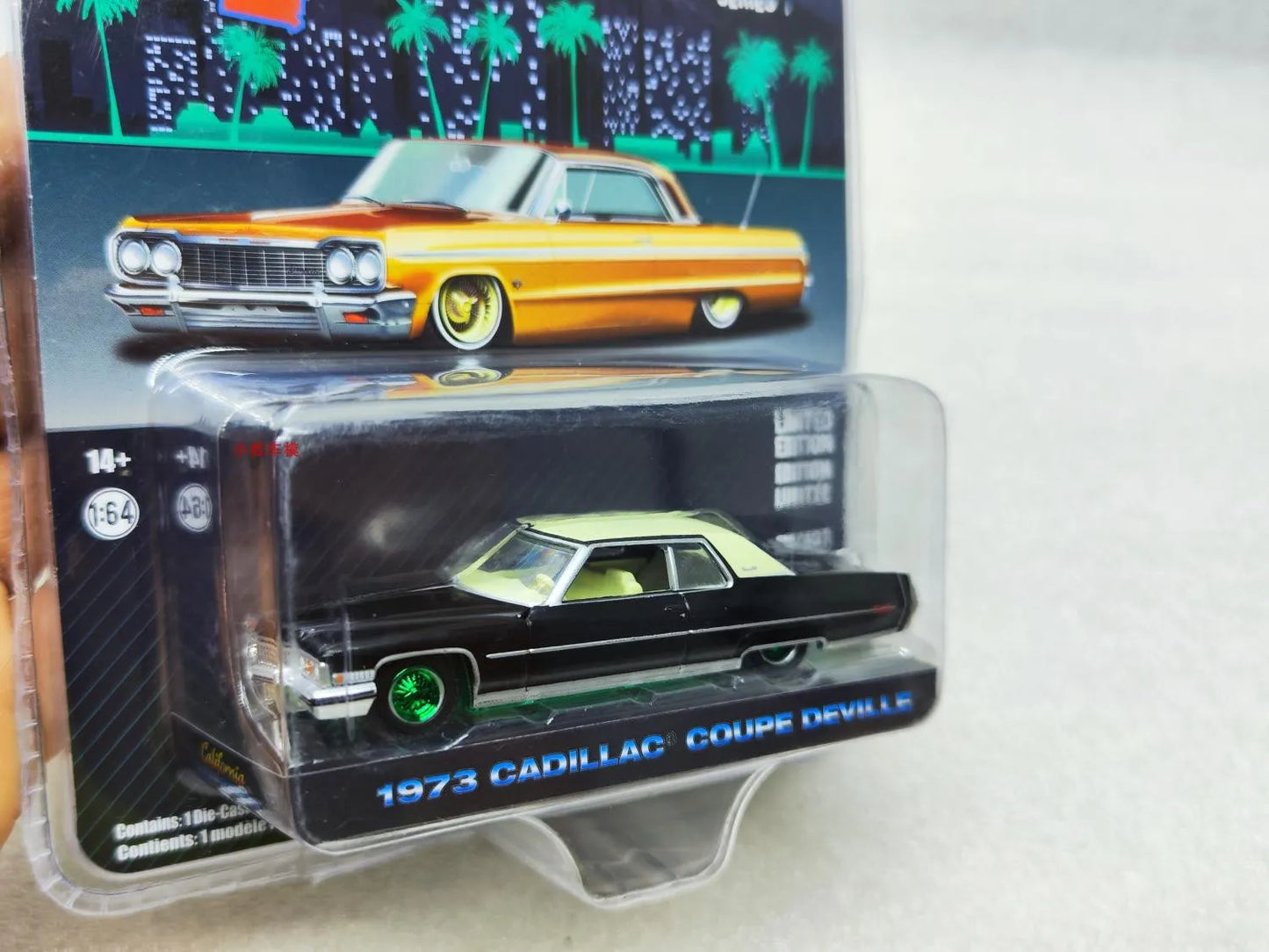 1: 64 1973 Cadillac Coupe DeVille black and gold wheel green machine